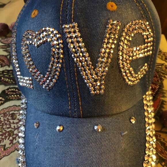 Women’s Love Cap “Hat”   - Picture 2 of 5